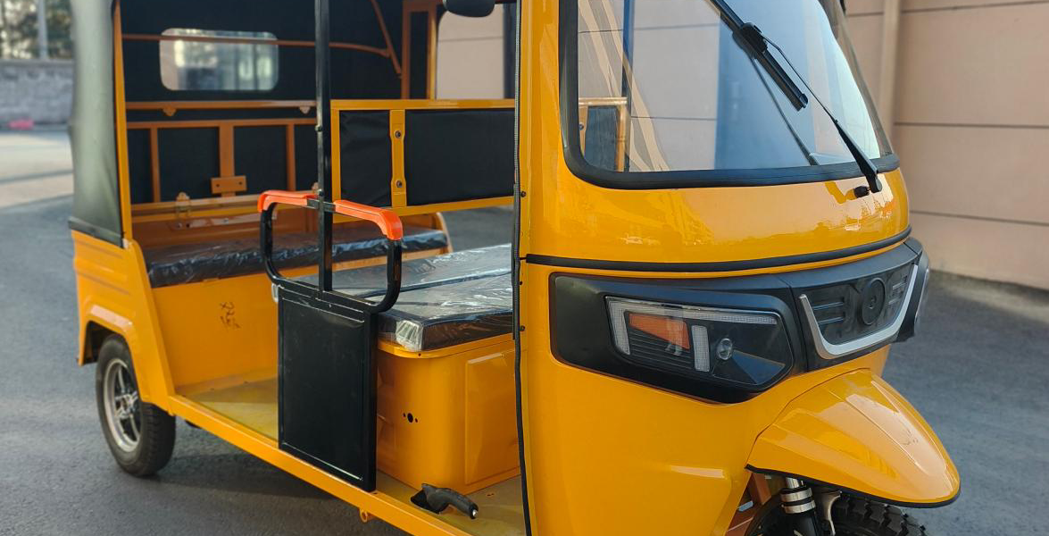 tuktuk Electric 3 Wheel Motorcycle – Double Row Face-to-Face 6+1 – 2000W PMSM, 6 Passengers Facing Seats, 50km/h, 60-72V Lithium-Ion Battery-5