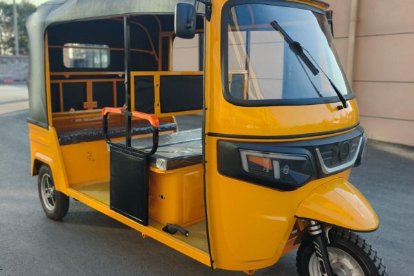 tuktuk Electric 3 Wheel Motorcycle – Double Row Face-to-Face 6+1 – 2000W PMSM, 6 Passengers Facing Seats, 50km/h, 60-72V Lithium-Ion Battery-5