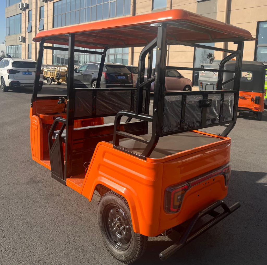 tuktuk Electric 3 Wheel Motorcycle – Luxury Canopy 3+1 – 2000W Motor, 3 Passengers, Open Canopy Design, 45km/h, LED Display, Integral Rear Axle - Gallery Image
